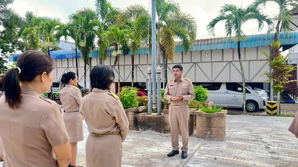  องค์การบริหารส่วนตำบลกลาง ร่วมกิจกรรมเคารพธงชาติไทย 